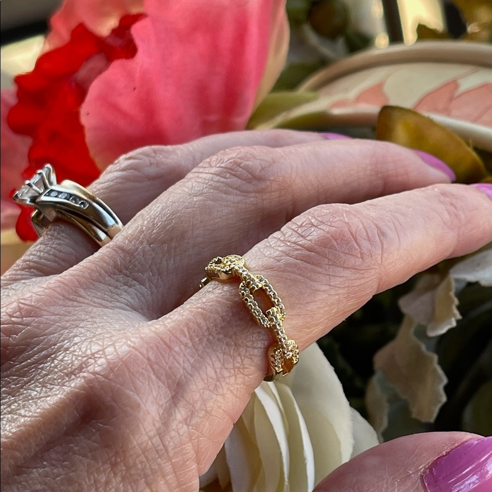 Chain Gold Ring - Picture 2 of 3